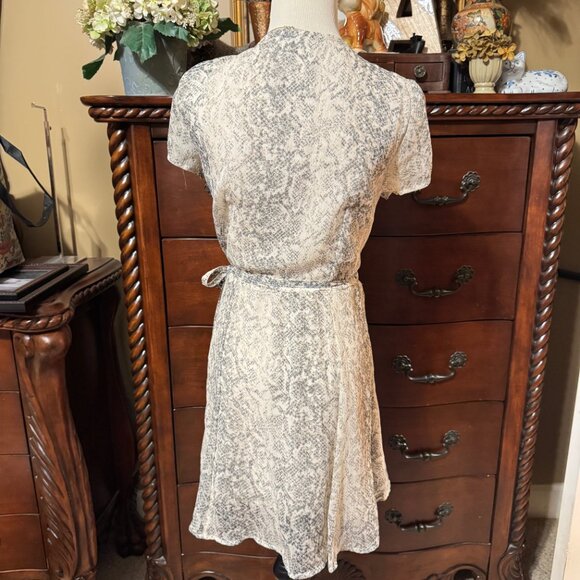 🎉😀CLEARANCE SALE😀🎉ABERCROMBIE & FITCH Snake Print Mini Wrap Dress Sz. S - Picture 5 of 10